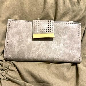 Maurice’s grey wallet